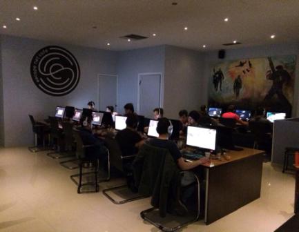 PCs are full at night at escape net cafe